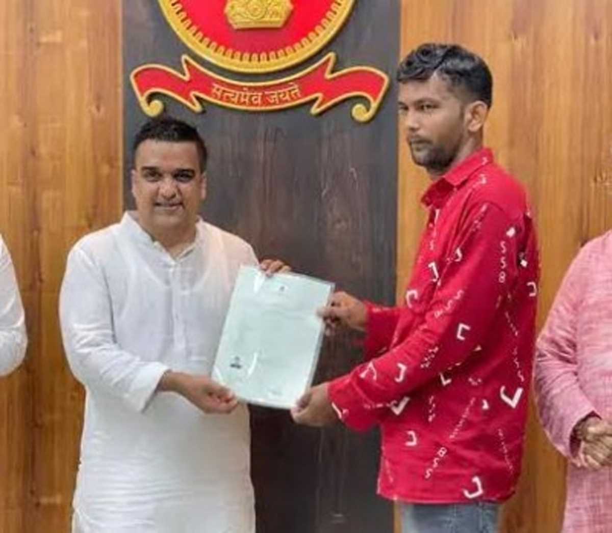 24 पाकिस्तानी हिंदुओं को मिली भारतीय नागरिकता 24 पाकिस्तानी हिंदुओं को मिली भारतीय नागरिकता